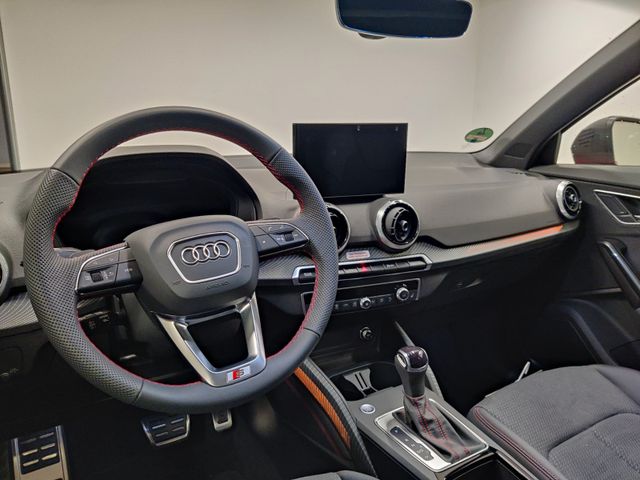 AUDI  Q2 35 TFSI S line/Pano/SONOS/Matrix-LED, Progressivrot Metallic AUDI  Q2 35 TFSI S line/Pano/SONOS/Matrix-LED, Progressivrot Metallic