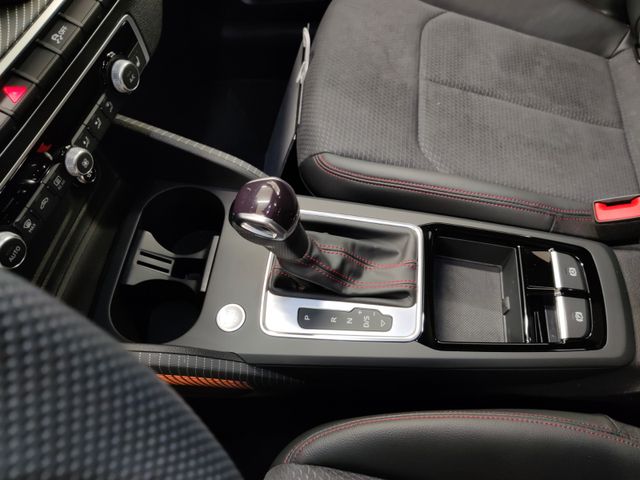 AUDI  Q2 35 TFSI S line/Pano/SONOS/Matrix-LED, Progressivrot Metallic AUDI  Q2 35 TFSI S line/Pano/SONOS/Matrix-LED, Progressivrot Metallic