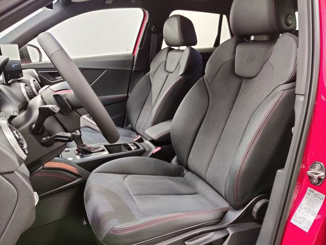 AUDI  Q2 35 TFSI S line/Pano/SONOS/Matrix-LED, Progressivrot Metallic AUDI  Q2 35 TFSI S line/Pano/SONOS/Matrix-LED, Progressivrot Metallic