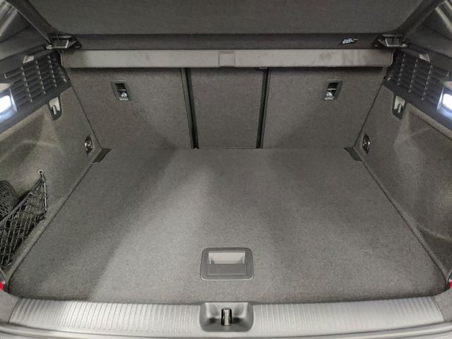 AUDI  Q2 35 TFSI S line/Pano/SONOS/Matrix-LED, Progressivrot Metallic AUDI  Q2 35 TFSI S line/Pano/SONOS/Matrix-LED, Progressivrot Metallic