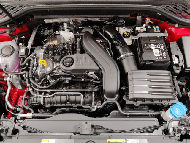 AUDI  Q2 35 TFSI S line/Pano/SONOS/Matrix-LED, Progressivrot Metallic AUDI  Q2 35 TFSI S line/Pano/SONOS/Matrix-LED, Progressivrot Metallic