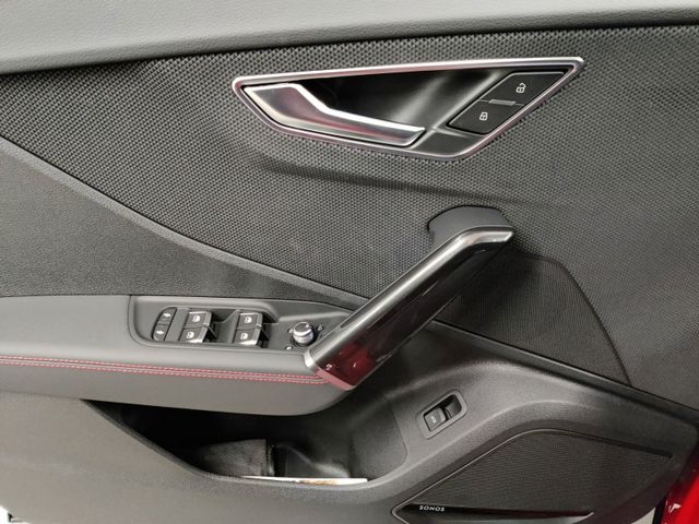 AUDI  Q2 35 TFSI S line/Pano/SONOS/Matrix-LED, Progressivrot Metallic AUDI  Q2 35 TFSI S line/Pano/SONOS/Matrix-LED, Progressivrot Metallic