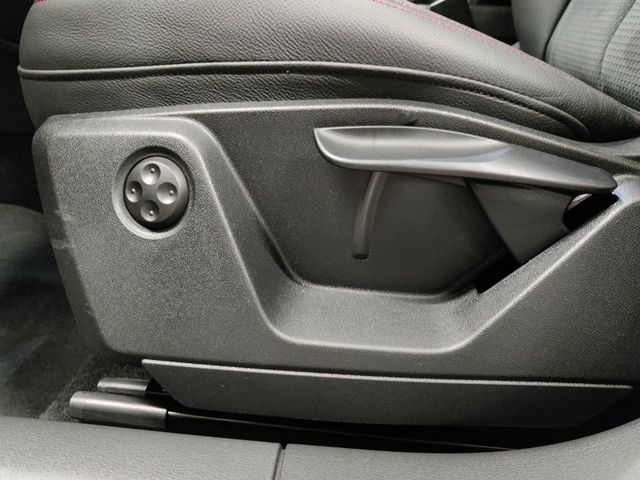 AUDI  Q2 35 TFSI S line/Pano/SONOS/Matrix-LED, Progressivrot Metallic AUDI  Q2 35 TFSI S line/Pano/SONOS/Matrix-LED, Progressivrot Metallic