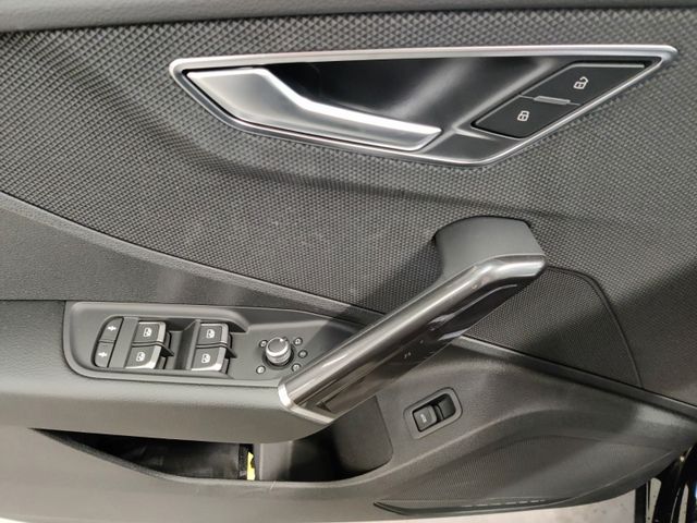 AUDI  Q2 35 TFSI S line/Matrix LED, Mythosschwarz Metallic AUDI  Q2 35 TFSI S line/Matrix LED, Mythosschwarz Metallic