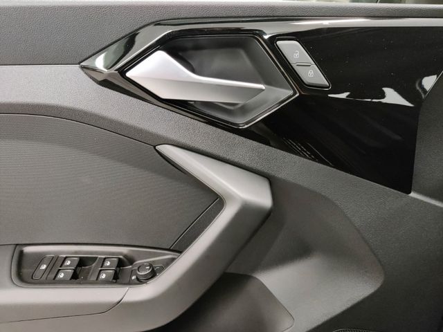AUDI A1 Sportback 25 TFSI LED/Virtual Cockpit, Mythosschwarz Metallic AUDI A1 Sportback 25 TFSI LED/Virtual Cockpit, Mythosschwarz Metallic